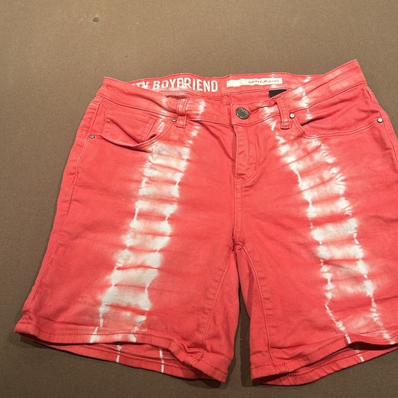 DKNY City Boyfriend Shorts - Picture 3 of 4